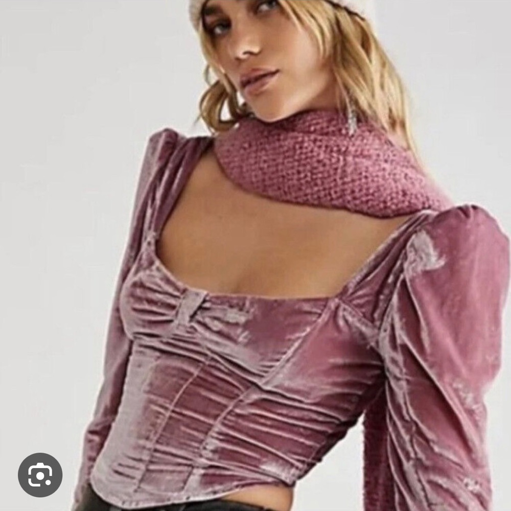Free people velvet Bridget, puff sleeve crop top 🎀🎀
